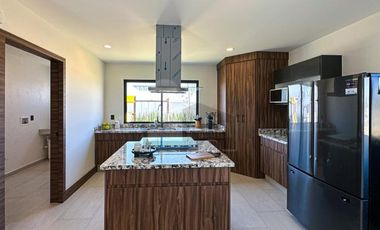 Residencia con área jardinada de más de 120m² en Metepec