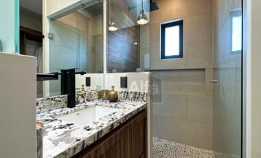 Residencia con área jardinada de más de 120m² en Metepec