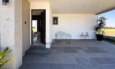 Residencia con área jardinada de más de 120m² en Metepec