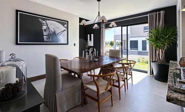 Residencia con área jardinada de más de 120m² en Metepec