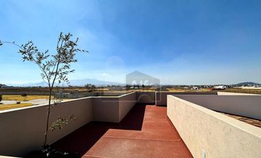 Residencia con área jardinada de más de 120m² en Metepec