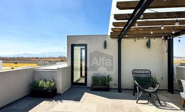 Residencia con área jardinada de más de 120m² en Metepec