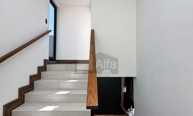 Residencia con área jardinada de más de 120m² en Metepec