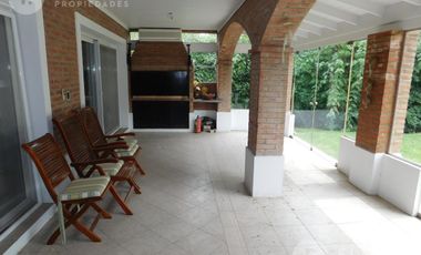 Flores Prop. Vende Casa en La Lomada de Pilar - Pilar