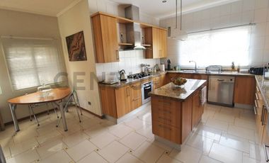 Casa en Arriendo, 5 dormitorios, Las Brisas de Chicureo, Colina