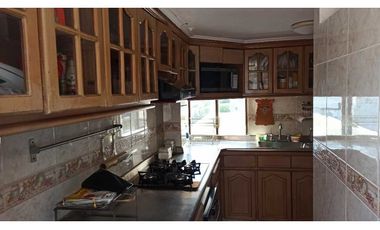 EN VENTA APARTAMENTO DUPLEX, BARRIO JARDN.