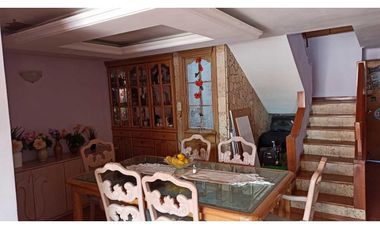 EN VENTA APARTAMENTO DUPLEX, BARRIO JARDN.