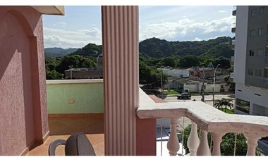 EN VENTA APARTAMENTO DUPLEX, BARRIO JARDN.