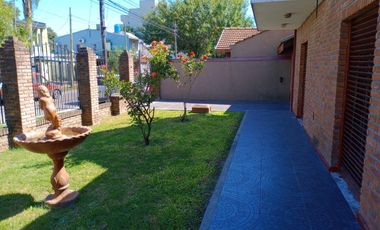 VENTA Hermoso Chalet característico de San Miguel, toma dpto como PARTE DE PAGO