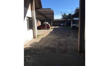 Vende o permuta Importante propiedad Vivienda + locales + estacionamiento en funcionamiento S/ Avenida Polonia a cuadras de Av. Juan B. Justo (ideal i