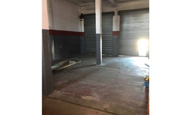 Vende o permuta Importante propiedad Vivienda + locales + estacionamiento en funcionamiento S/ Avenida Polonia a cuadras de Av. Juan B. Justo (ideal i