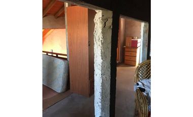 Vende o permuta Importante propiedad Vivienda + locales + estacionamiento en funcionamiento S/ Avenida Polonia a cuadras de Av. Juan B. Justo (ideal i
