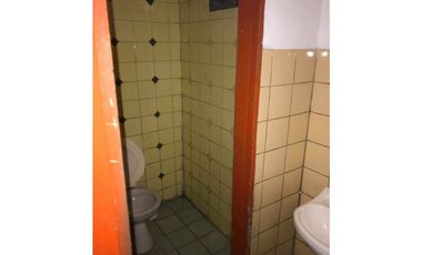 Vende o permuta Importante propiedad Vivienda + locales + estacionamiento en funcionamiento S/ Avenida Polonia a cuadras de Av. Juan B. Justo (ideal i