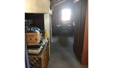 Vende o permuta Importante propiedad Vivienda + locales + estacionamiento en funcionamiento S/ Avenida Polonia a cuadras de Av. Juan B. Justo (ideal i