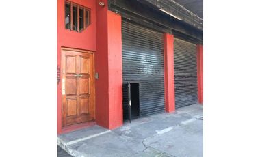 Vende o permuta Importante propiedad Vivienda + locales + estacionamiento en funcionamiento S/ Avenida Polonia a cuadras de Av. Juan B. Justo (ideal i