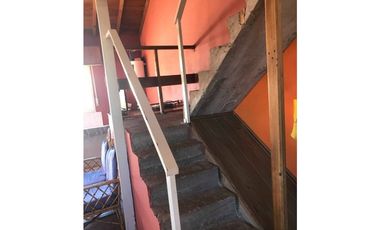 Vende o permuta Importante propiedad Vivienda + locales + estacionamiento en funcionamiento S/ Avenida Polonia a cuadras de Av. Juan B. Justo (ideal i