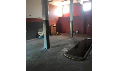 Vende o permuta Importante propiedad Vivienda + locales + estacionamiento en funcionamiento S/ Avenida Polonia a cuadras de Av. Juan B. Justo (ideal i