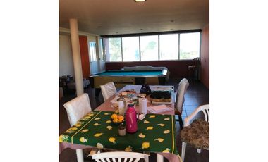 Vende o permuta Importante propiedad Vivienda + locales + estacionamiento en funcionamiento S/ Avenida Polonia a cuadras de Av. Juan B. Justo (ideal i