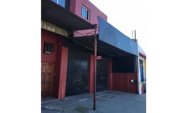 Vende o permuta Importante propiedad Vivienda + locales + estacionamiento en funcionamiento S/ Avenida Polonia a cuadras de Av. Juan B. Justo (ideal i