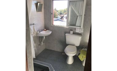 Vende o permuta Importante propiedad Vivienda + locales + estacionamiento en funcionamiento S/ Avenida Polonia a cuadras de Av. Juan B. Justo (ideal i