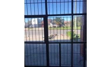 Vende o permuta Importante propiedad Vivienda + locales + estacionamiento en funcionamiento S/ Avenida Polonia a cuadras de Av. Juan B. Justo (ideal i