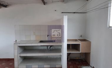 COD. 4008 - SE ARRIENDA APARTAMENTO - BARRIO: ARENALES