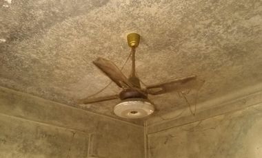 Propiedad de 3 amb en lote propio en el centro comercial de villa ballester