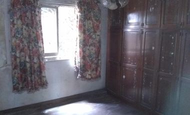 Propiedad de 3 amb en lote propio en el centro comercial de villa ballester