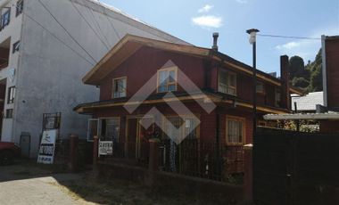 Casa en Venta en cercana a compañía de bomberos y a una cuadra de la Avenida Regimiento, en barrio Lintz