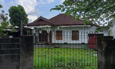 Quick sale house on the side of the highway kediri
