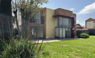 casa en arriendo en cota. Cod A4655