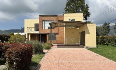 casa en arriendo en cota. Cod A4655