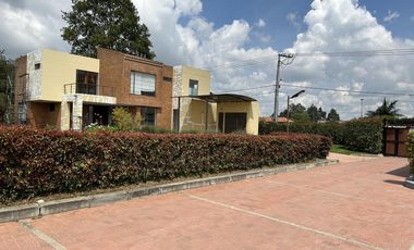 casa en arriendo en cota. Cod A4655