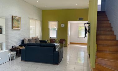 Venta de casa en Echeverria del lago - Canning