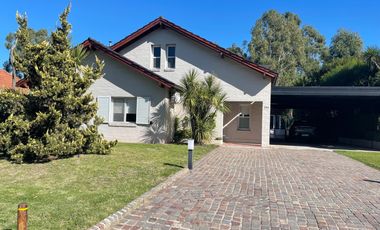 Venta de casa en Echeverria del lago - Canning
