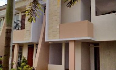 Rumah Cantik 2 lantai di Greenland Sayang Jatinangor
