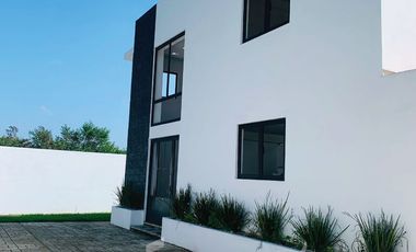 Imponente Casa en venta con vista al pico de Orizaba y Jardín- Coatepec, Ver.