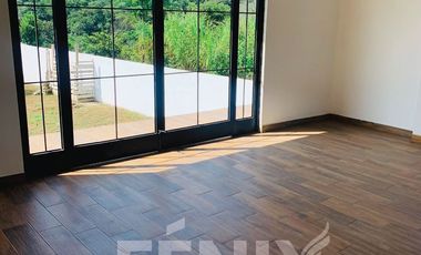 Imponente Casa en venta con vista al pico de Orizaba y Jardín- Coatepec, Ver.