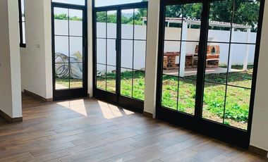 Imponente Casa en venta con vista al pico de Orizaba y Jardín- Coatepec, Ver.