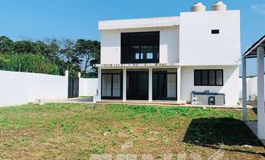 Imponente Casa en venta con vista al pico de Orizaba y Jardín- Coatepec, Ver.