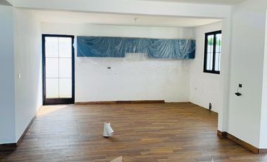 Imponente Casa en venta con vista al pico de Orizaba y Jardín- Coatepec, Ver.