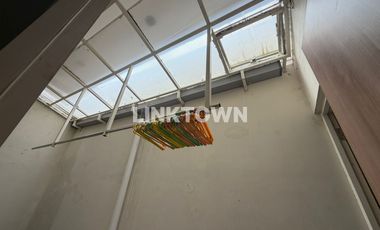 Dijual Rumah 2 Lantai Siap Huni Strategis di Dukuh Kupang Surabaya