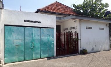 Dijual rumah pesapen Jetis dekat jln raya rajawali cocok buat gudang dan kantor Surabaya