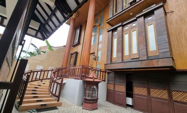 Jual Rumah Mewah Klasik Pepelegi Indah