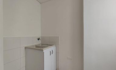 apartamento en arriendo en prados del este. Cod A1955