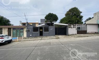 Venta de Casa de 2 niveles y 3 recámaras en Prol. Miguel Hidalgo, Col. Benito Juárez Norte, Coatzacoalcos, Ver.