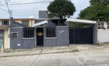 Venta de Casa de 2 niveles y 3 recámaras en Prol. Miguel Hidalgo, Col. Benito Juárez Norte, Coatzacoalcos, Ver.