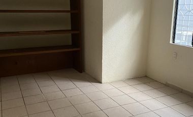 Venta de Casa de 2 niveles y 3 recámaras en Prol. Miguel Hidalgo, Col. Benito Juárez Norte, Coatzacoalcos, Ver.