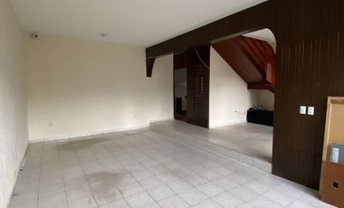 Venta de Casa de 2 niveles y 3 recámaras en Prol. Miguel Hidalgo, Col. Benito Juárez Norte, Coatzacoalcos, Ver.