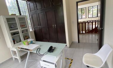 Venta de Casa de 2 niveles y 3 recámaras en Prol. Miguel Hidalgo, Col. Benito Juárez Norte, Coatzacoalcos, Ver.